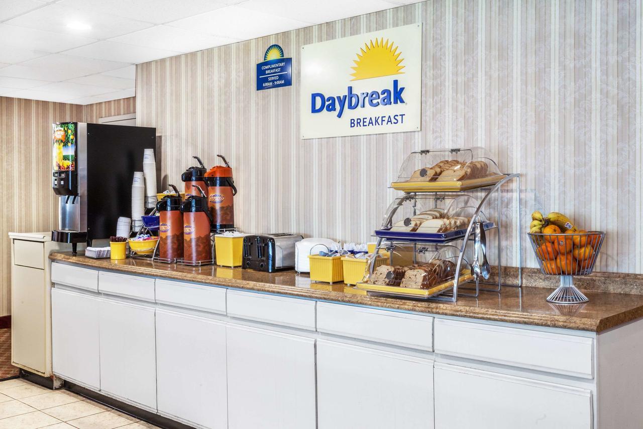 Days Inn By Wyndham Scranton Pa Dickson City Εξωτερικό φωτογραφία